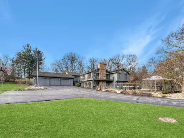 475 Duck Pond Ln, North Barrington, IL 60010
