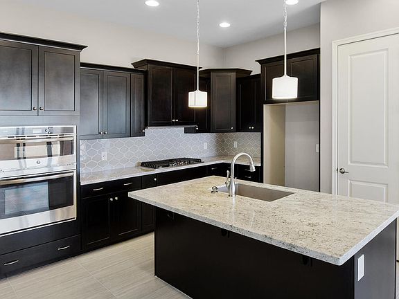 4th image of 1041 W Lark Bunting Ln