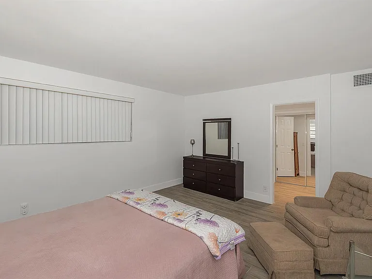 1333 E Hallandale Beach Blvd #101 — Photo 17