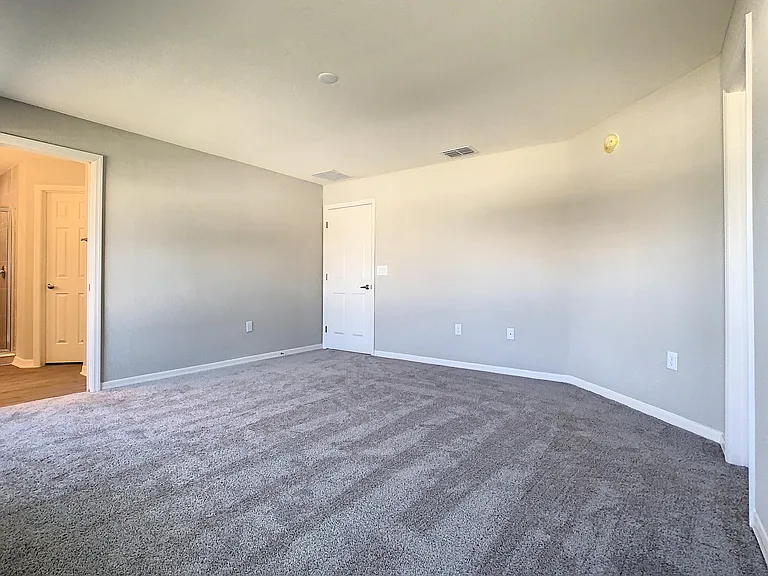 4466 Hummingbird Ln — Photo 4