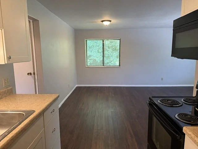 19 Nottingham Ln #F — Photo 8
