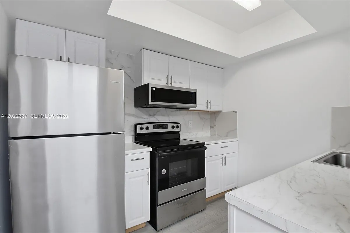 Building Photo - 26 NW 170th St #26
