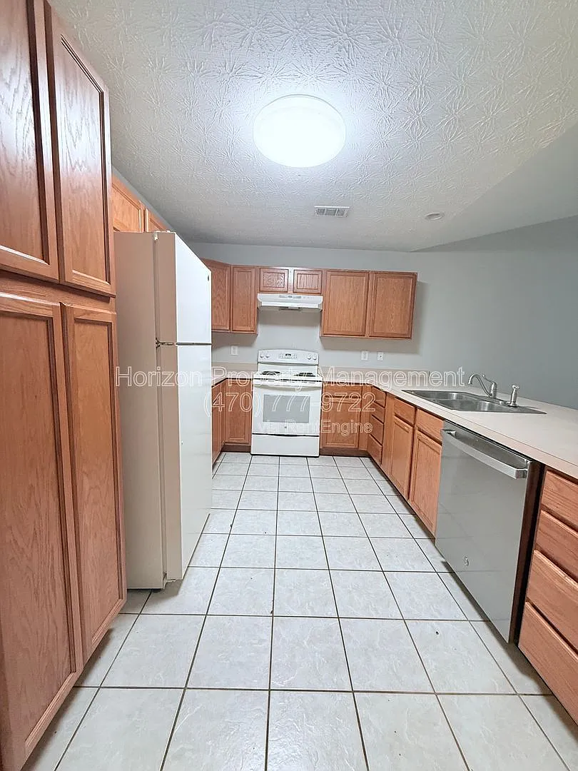 2 bed, 2.0 bath, 1189 sqft, $1,595 — Photo 3
