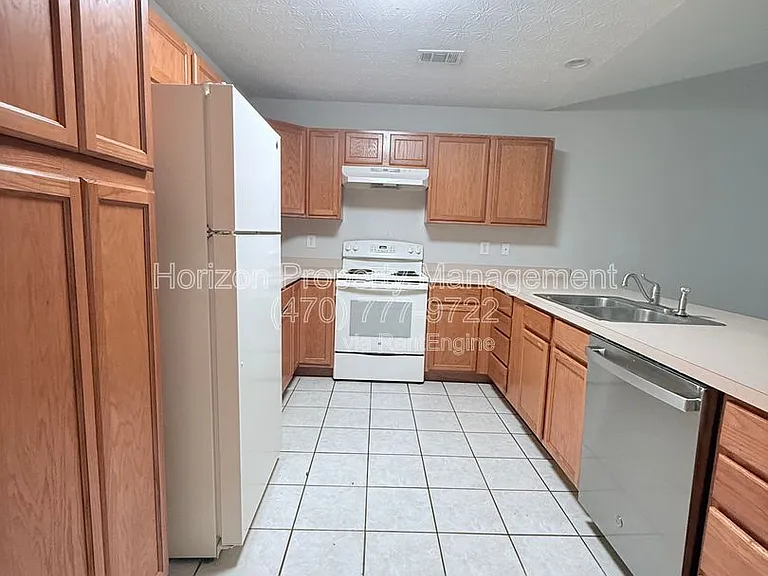 4003 Hidden Hollow Dr — Photo 3