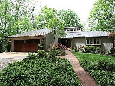 1st image of 216 Howard Dr