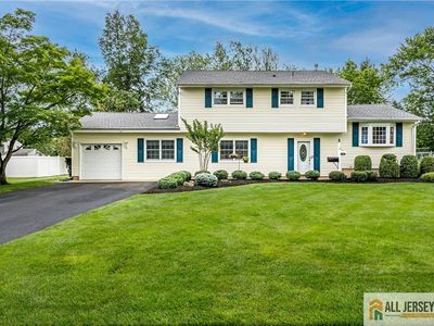 13 Steven Rd S, Kendall Park, NJ, 08824