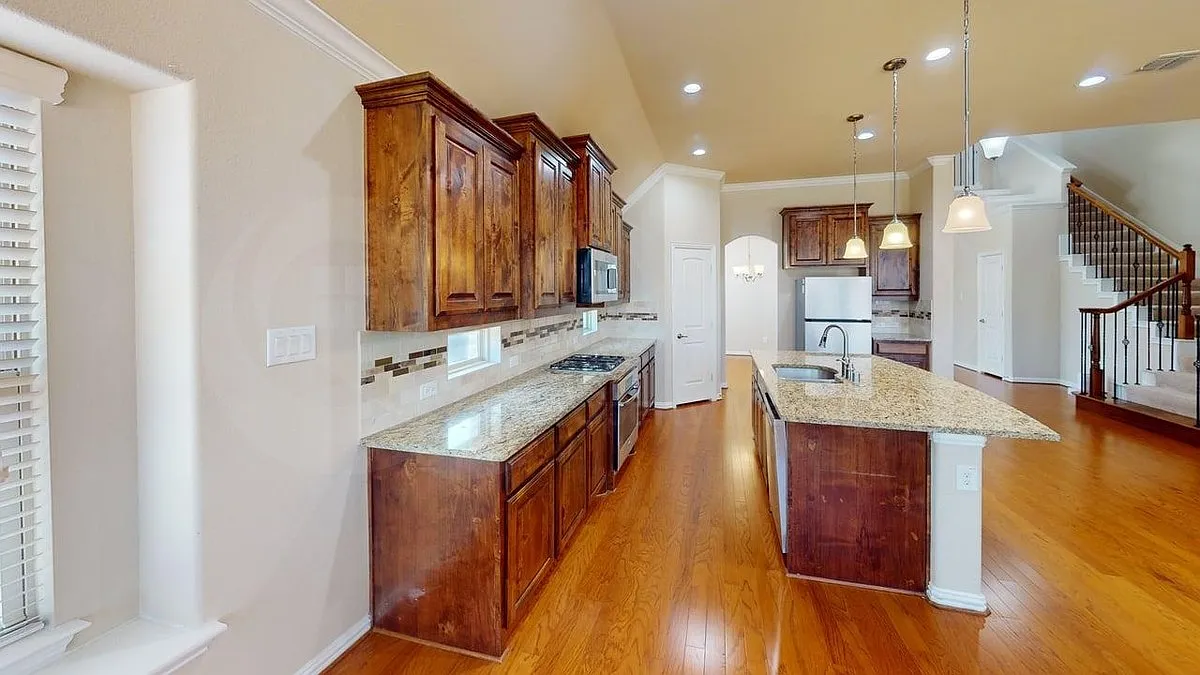 4 bed, 3.5 bath, 2654 sqft, $3,200 — Photo 3