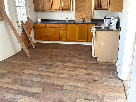 2nd image of 410 Oneida Ave