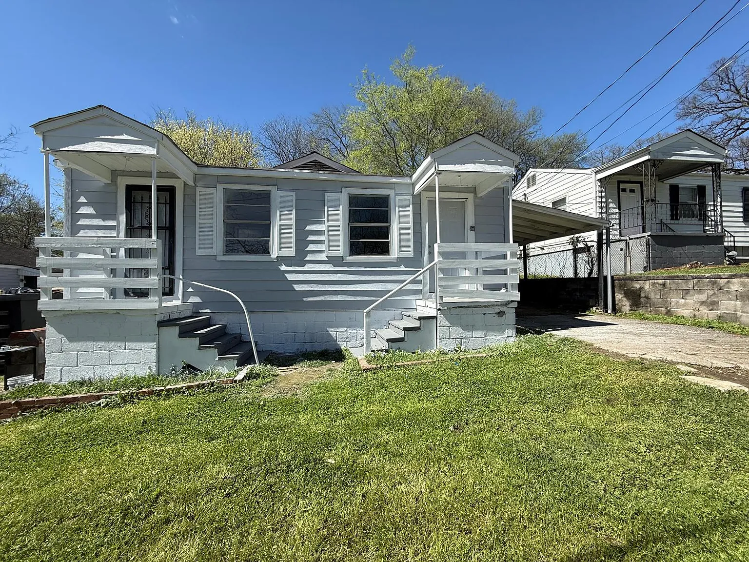 3 bed, 1120 sqft, $949 — Photo 1