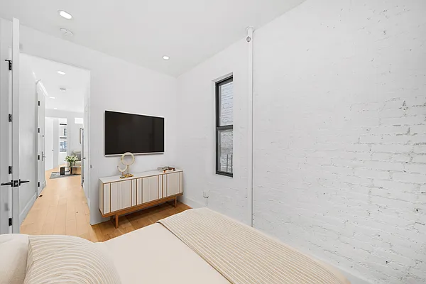 Rented by Vector New York, LLC | media 27