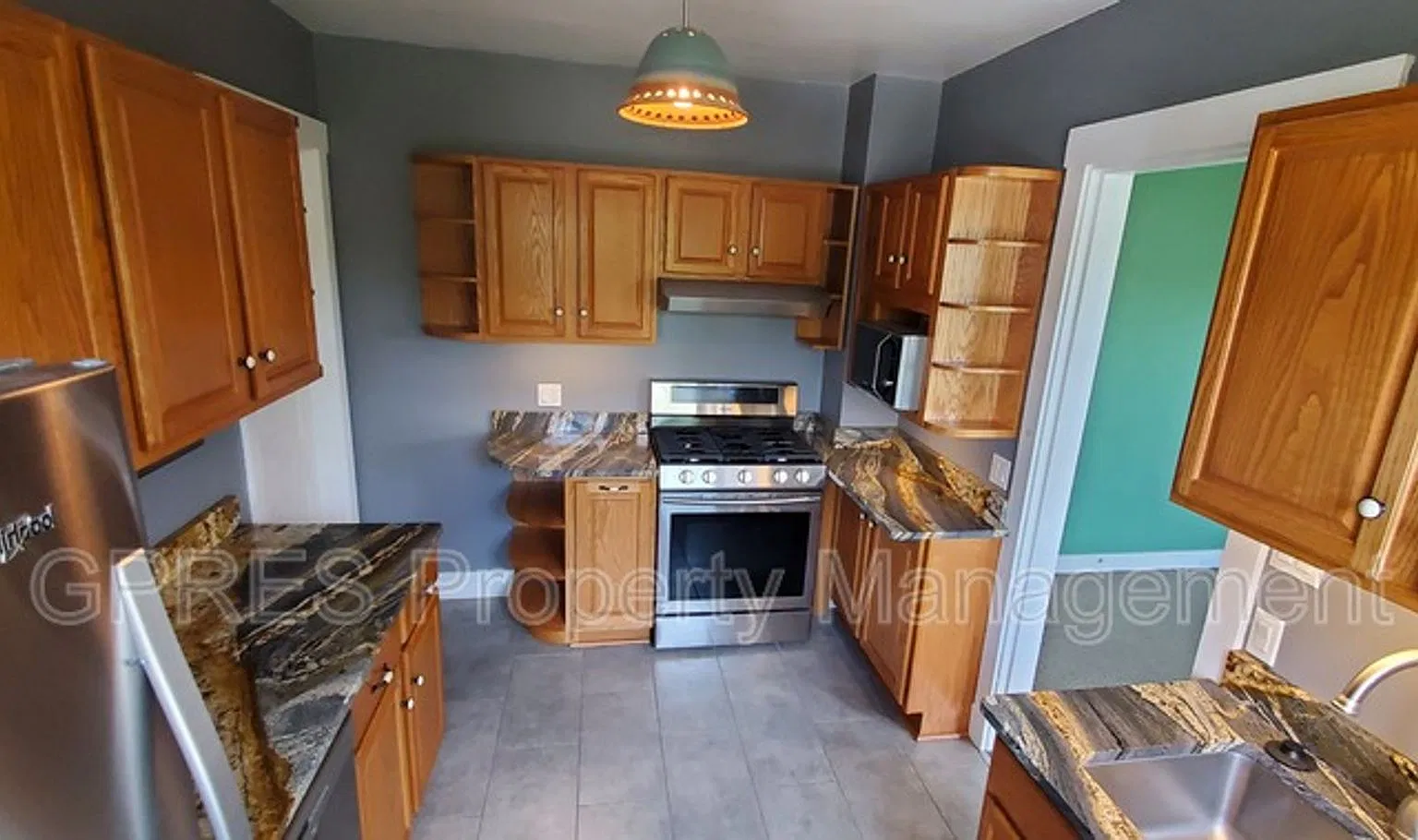 Beautifully Rehabbed Central Oakmont apartment with Old-World charm — Photo 2