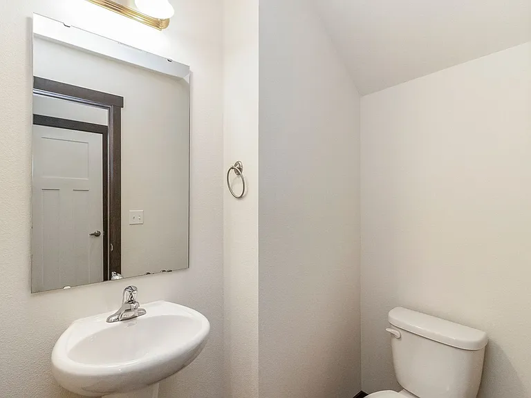 323 Penny Ave — Photo 8