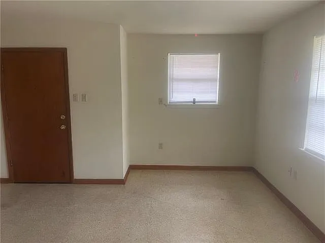1402 Behrman Ave — Photo 2