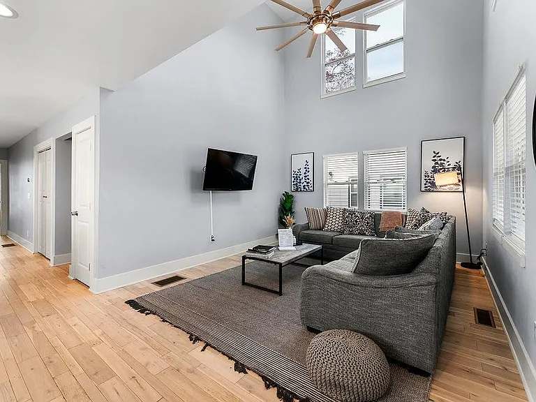209 Clay St SE — Photo 15
