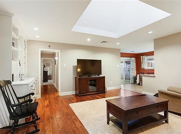 5th image of 4728 Southshore Dr