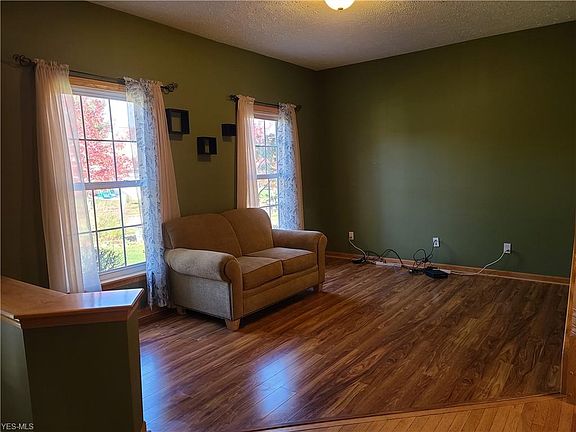 4th image of 1102 Continental Dr