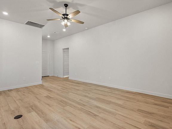 5th image of 2917 Harvest Ave