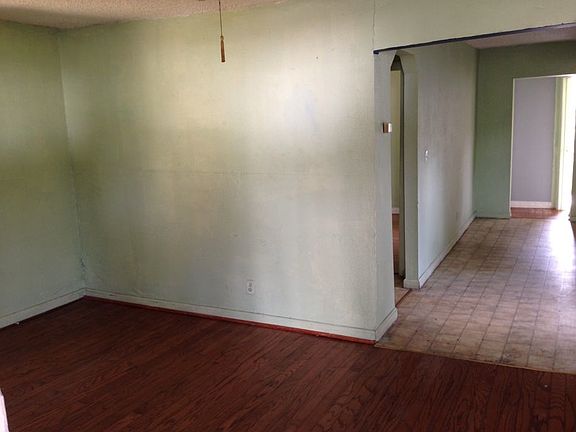 4th image of 3709 E Clifton St