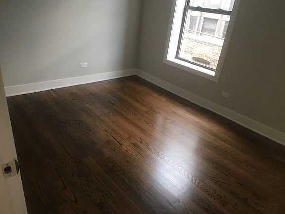 2nd image of 1472 W Summerdale Ave #1025