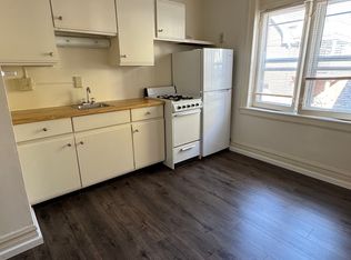 2218 N Summit Ave #205, Milwaukee, WI 53202