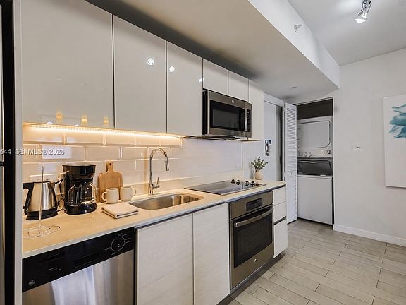 5th image of 2602 E Hallandale Beach Blvd #R1905