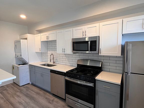 5th image of 5920 N Ridge Ave APT 325