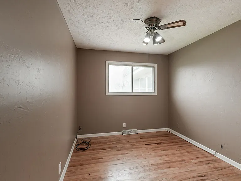 1518 N 107th Ave — Photo 10