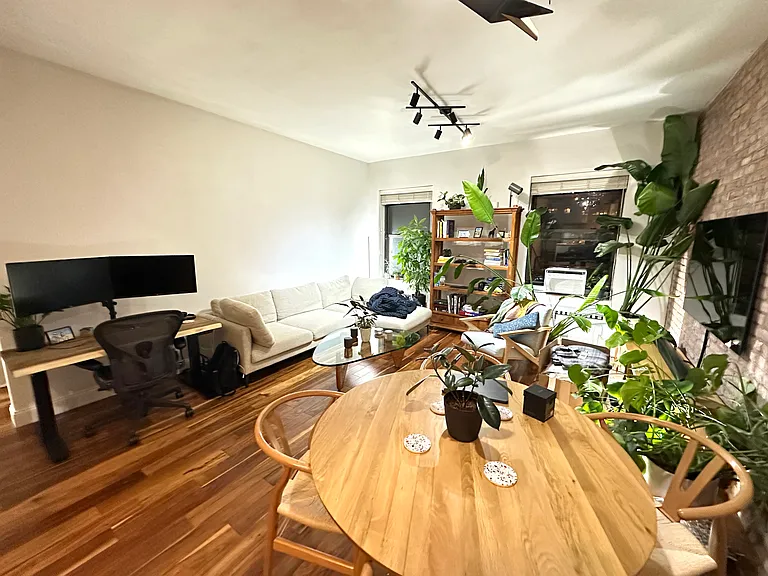233 W 14th St #5R — Photo 3