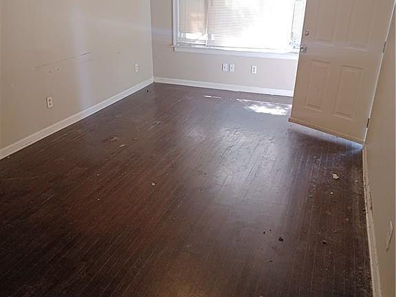 3rd image of 6138 E 139th St