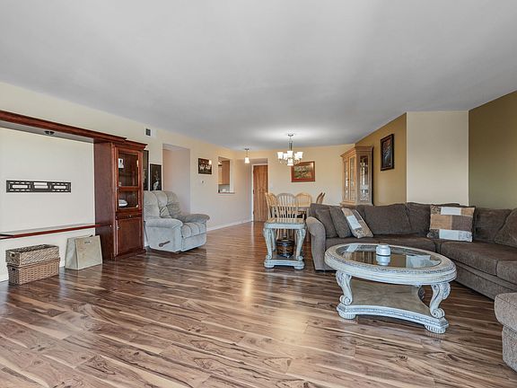 2nd image of 1025 S Fernandez Ave APT 4F