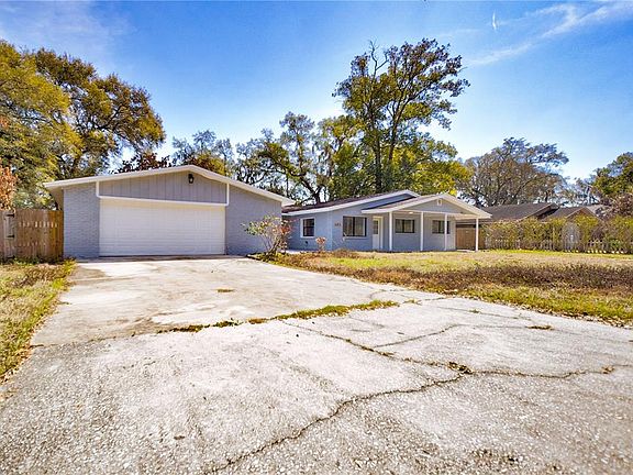 4th image of 2525 Poinsetta Ave