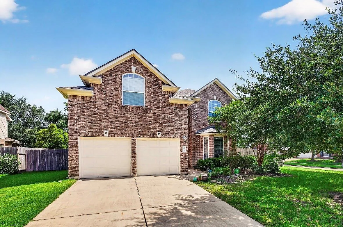 4 bed, 2.5 bath, 2658 sqft, $2,850 — Photo 1