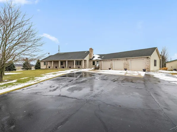 5949 N Mackinaw Rd, Pinconning, MI 48650