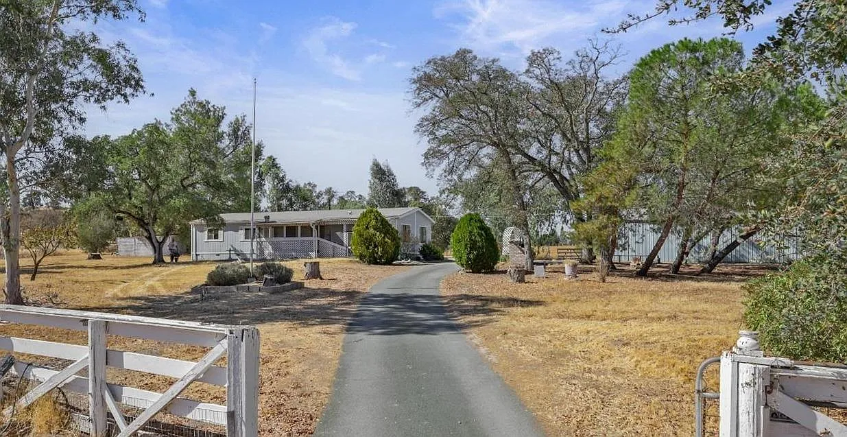 10760 Opal Ln photo 1