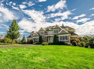 99 Meadowlark Ln, Portsmouth, RI 02871