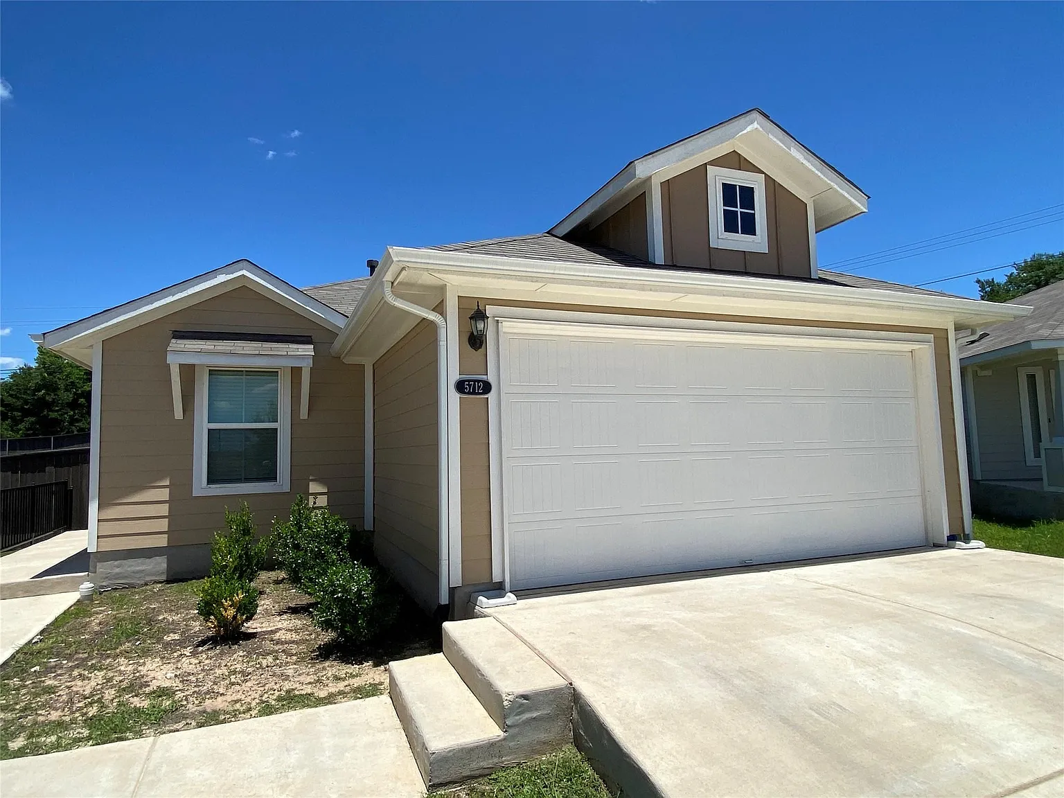 3 bed, 2.0 bath, 1514 sqft, $2,100 — Photo 1