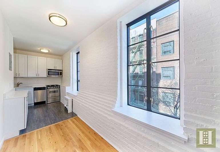 2nd image of 726 Greenwich St #3V