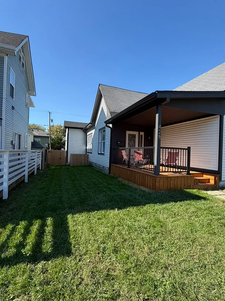 3 bed, 1350 sqft, $2,100 — Photo 2