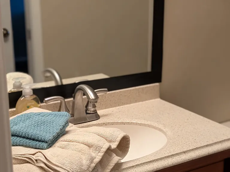 Second bath connects to second BR