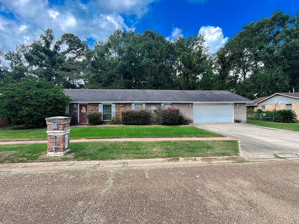 2nd image of 407 Shady Ln