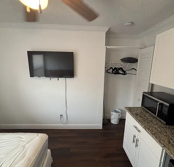 1624 Coral Way #C — Photo 4
