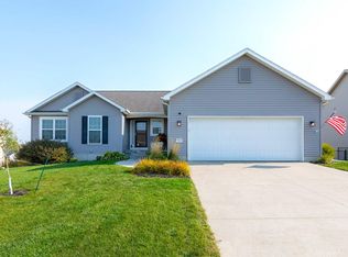 2616 Feather Ridge Dr, Cedar Falls, IA 50613