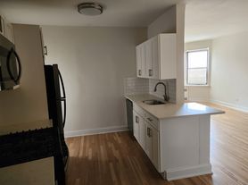 141-30 Pershing Cres, Jamaica, NY