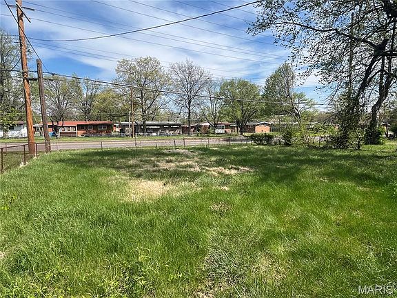 5th image of 324 Gage Dr