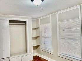 27 Main St E