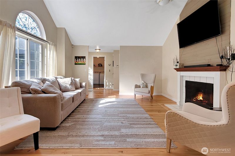 5th image of 7218 277th Street Ct E