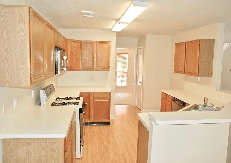 1st image of 2814 Russett Pl W