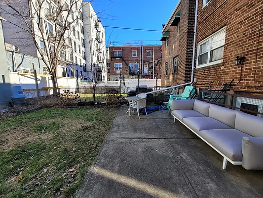 Rented by Bouklis Group | media 10