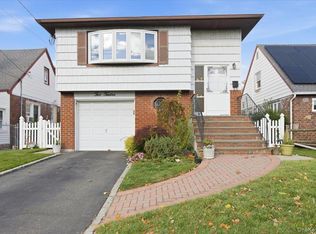 212 Lakeview Avenue, Malverne, NY 11565