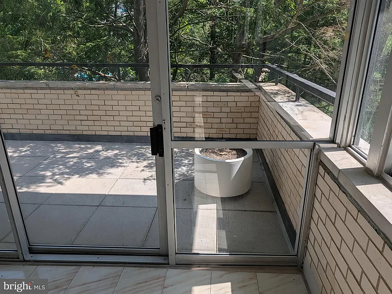 10401 Grosvenor Pl #310 — Photo 28